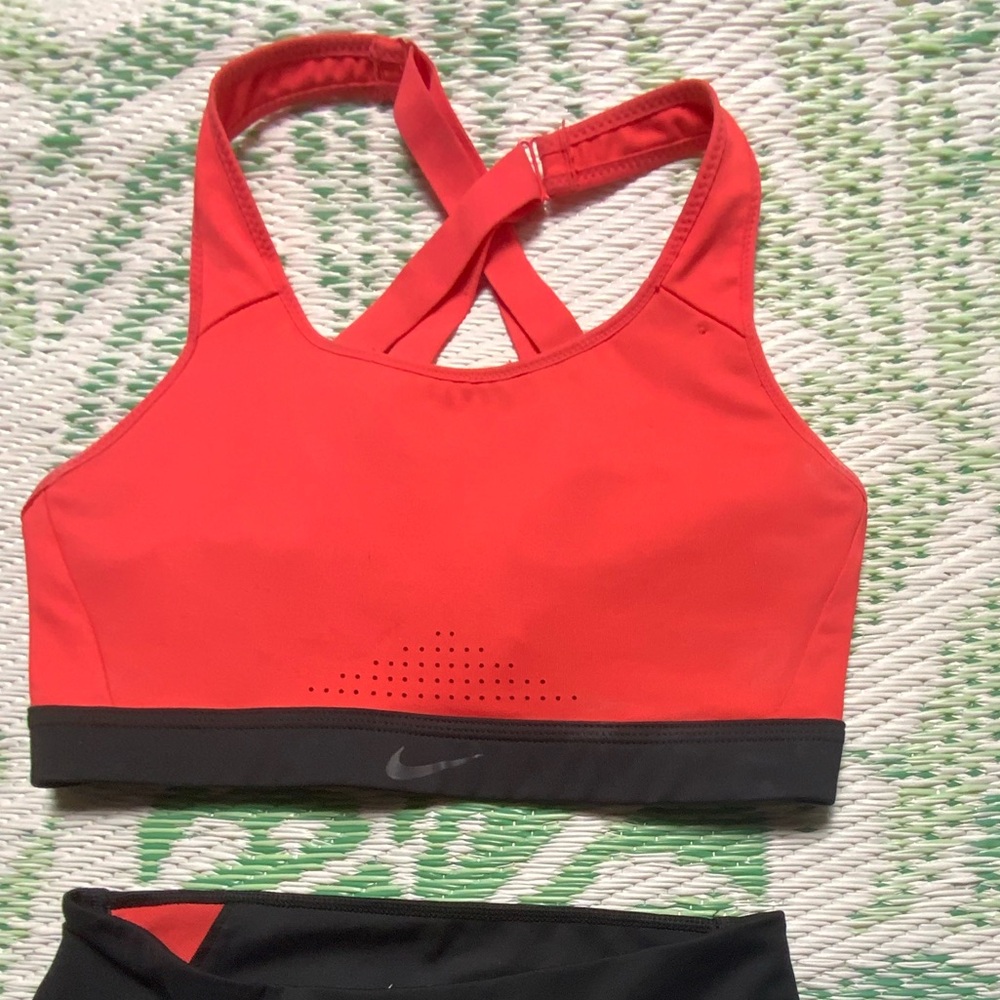 NIKE Ladies DriFit 2 Piece Set - XS NEW (no tags)